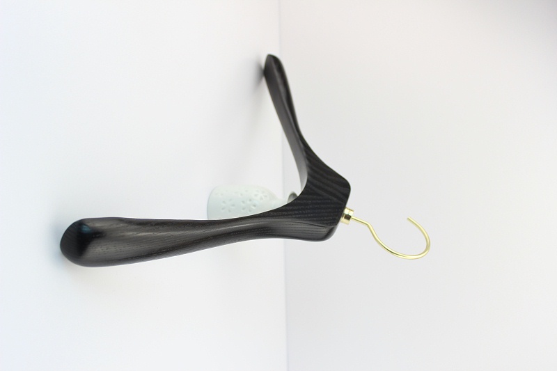 3分鐘帶你領(lǐng)略 實(shí)木衣架種類【華恩】