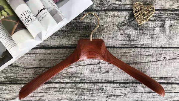 選用櫸木衣架的優(yōu)點(diǎn)
