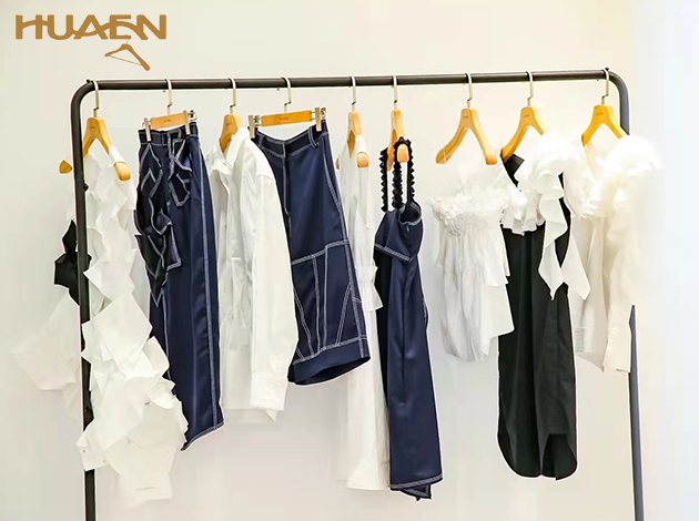 服裝店的衣架2