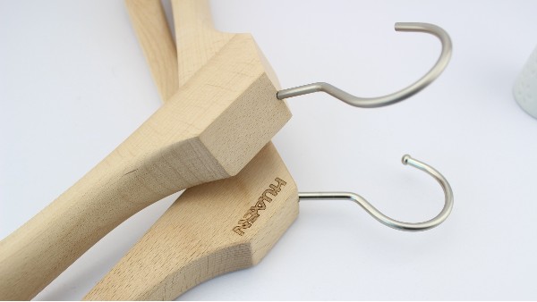 實木衣架的缺點【華恩】