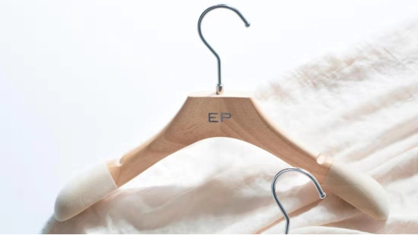 防滑實(shí)木衣架