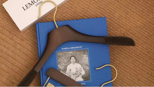 店鋪衣架陳列法則：如何用輔料打造視覺爆點(diǎn)