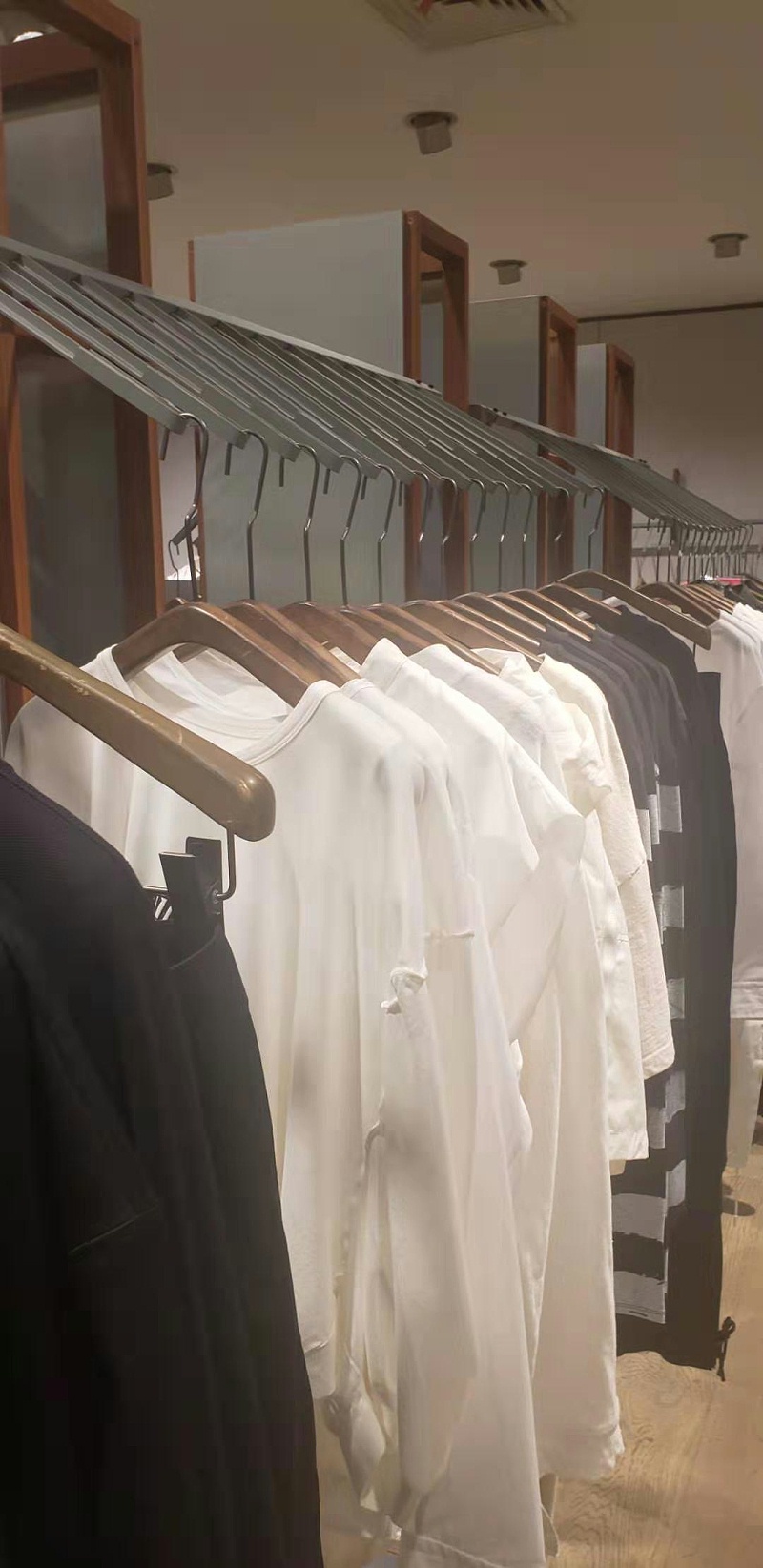 實(shí)木衣架掉漆