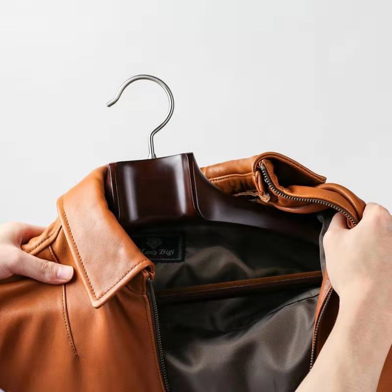 怎么用衣架掛一套衣服