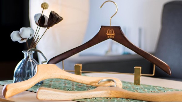 美伢來教你實木衣架的維修和保養(yǎng)！【華恩】