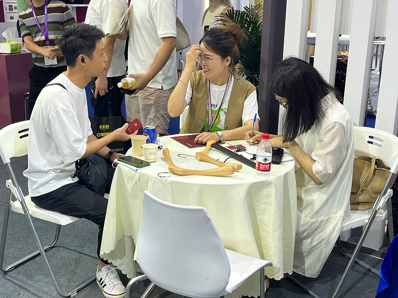 LEMONLEE實(shí)木衣架秋冬展2