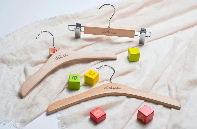 白蠟實(shí)木衣架