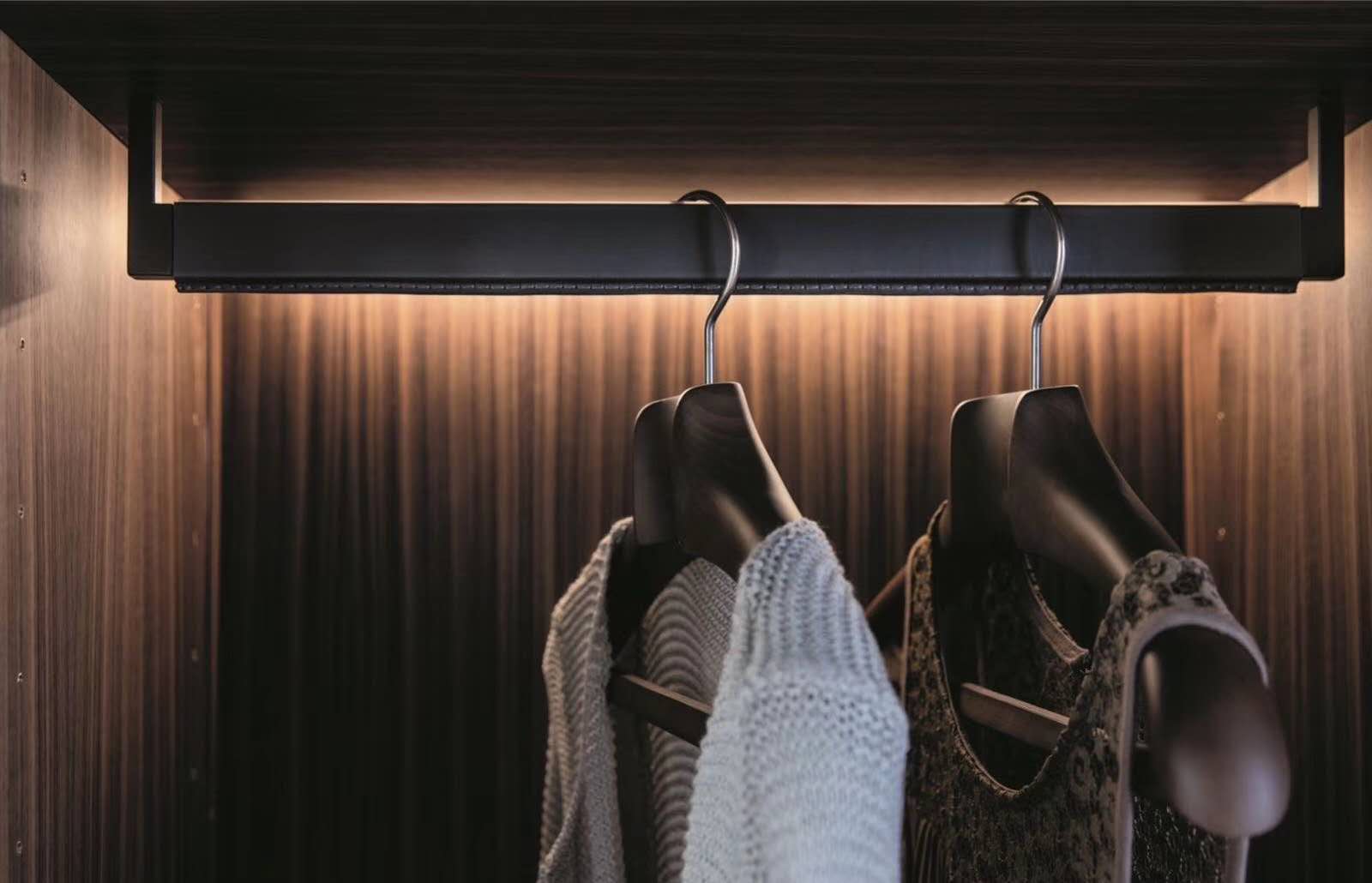 服裝店木衣架多厚好用