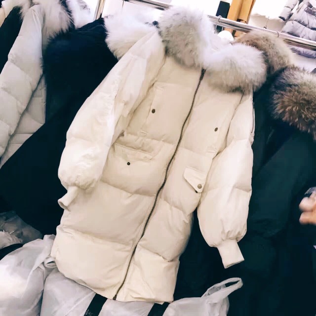 羽絨服能用衣架掛在衣柜里嗎