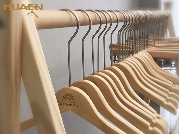 實(shí)木衣架廠家2
