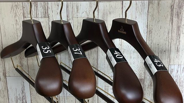 淺談服裝店木衣架選購注意事項(xiàng)