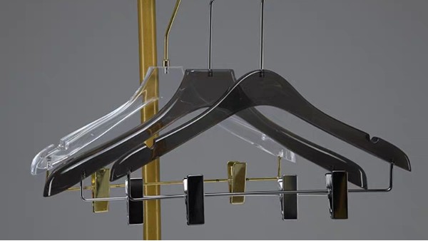 亞克力衣架的優(yōu)缺點有哪些？千萬別錯過！——華恩