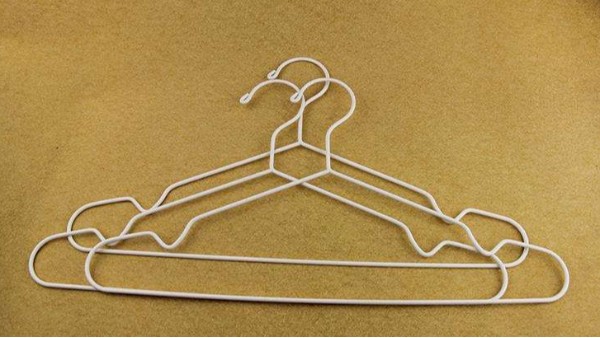 衣架實木和鐵的哪個好