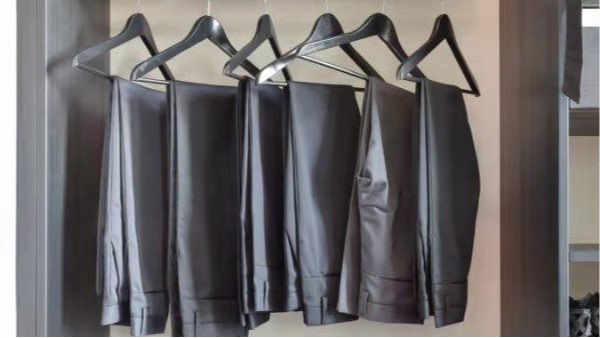 怎樣掛一身衣服