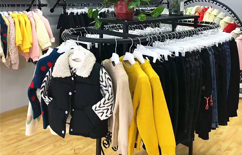 女裝衣架木頭好還是塑料好