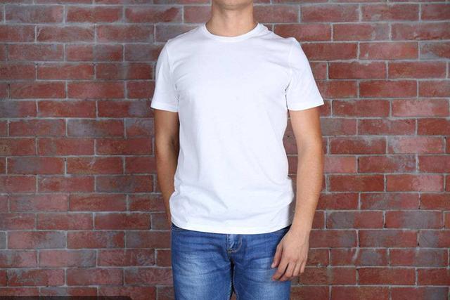 衣服連衣架一起放入衣柜