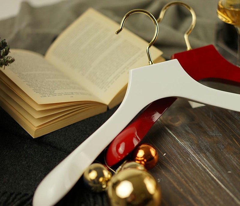 實(shí)木衣架送人好不好