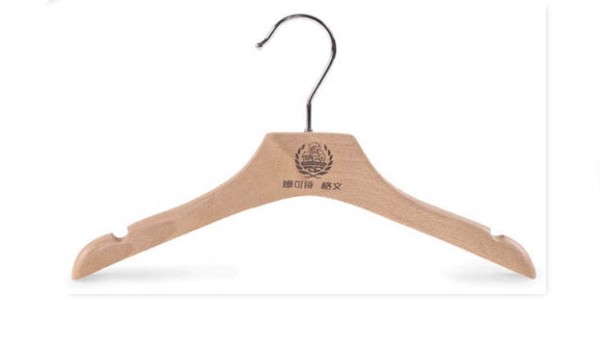 實(shí)木衣架比塑料衣架【華恩】