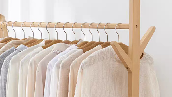 實(shí)木衣架和塑料衣架哪個(gè)好？