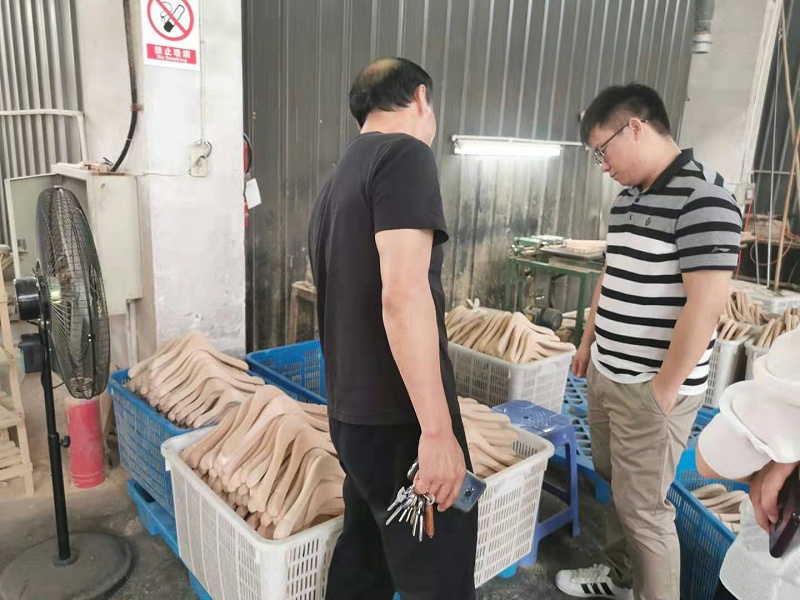 什么牌子的實(shí)木衣架好