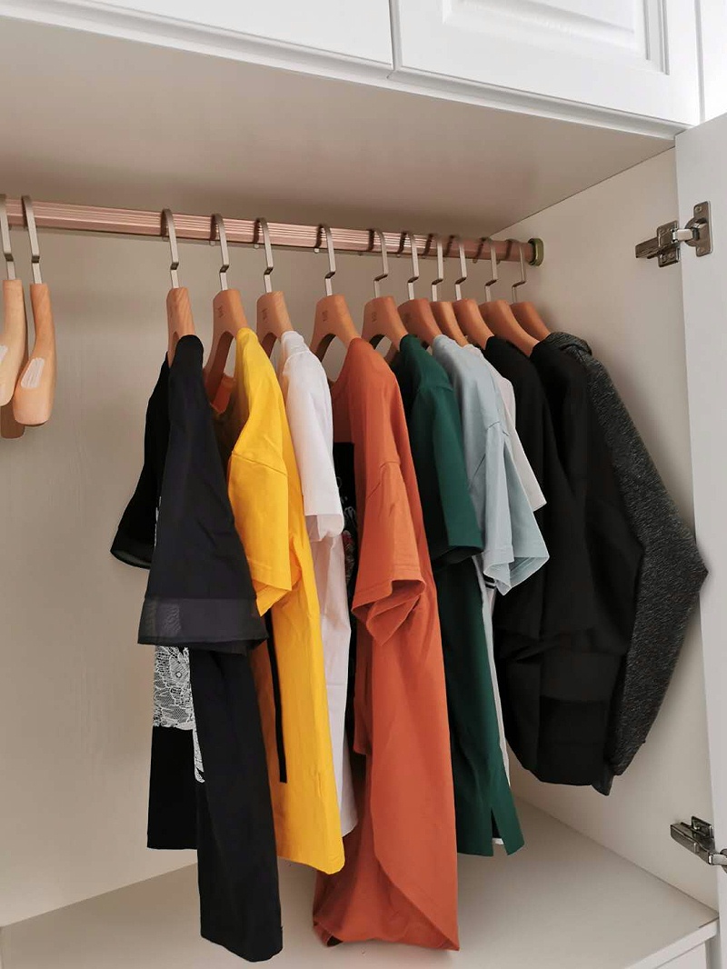 實(shí)木衣架一般放哪個(gè)位置【華恩】