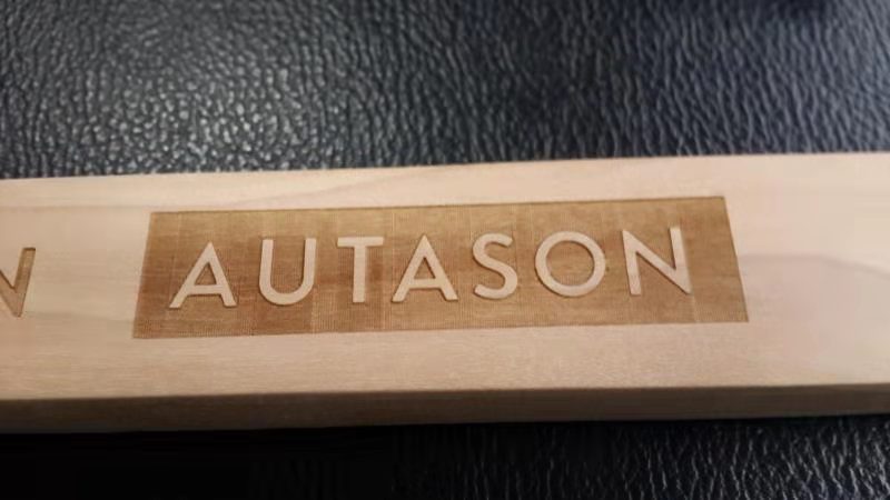 如何選實(shí)木衣架