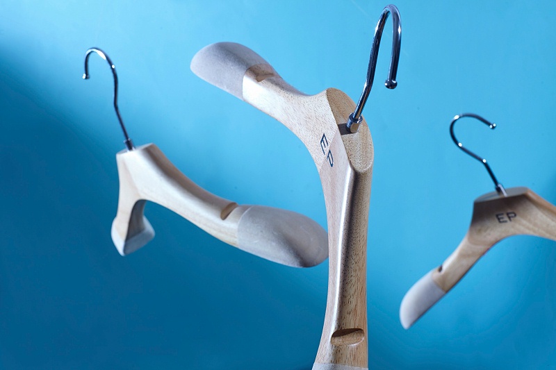 衣服掛什么樣的好