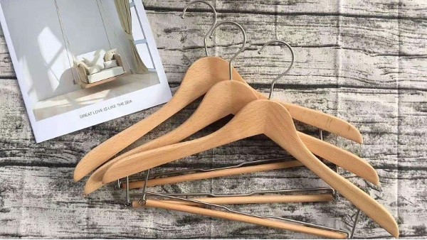 為什么選擇實木衣架【華恩】