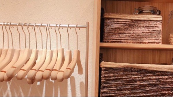 實木衣架什么顏色好?【華恩】