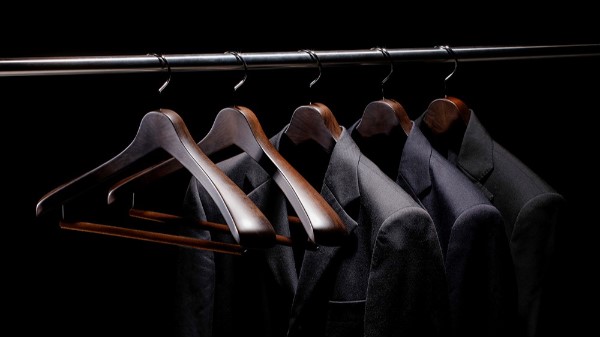 實木衣柜里面用什么衣架【華恩】