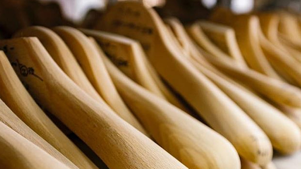 實木衣架材質(zhì)