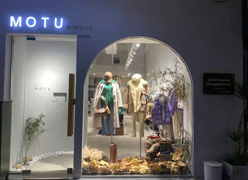 服裝店鋪裝修設(shè)計--櫥窗