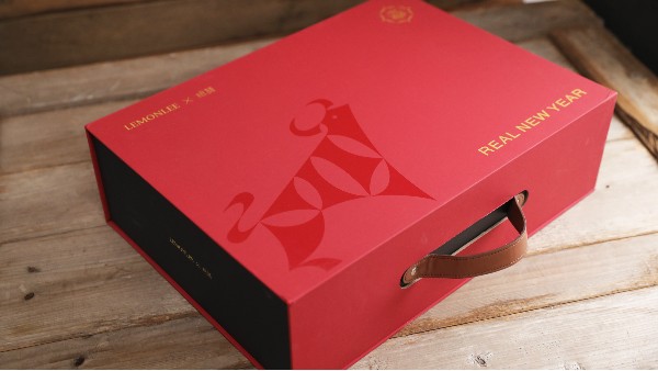 創(chuàng)意禮品定制，愿所有美好都會如期而至--王的衣架