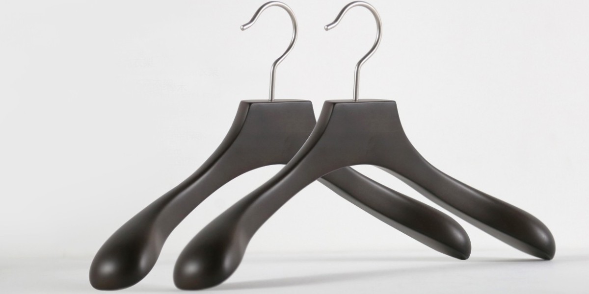 衣柜用哪種衣架，德國(guó)百年櫸木造就您的衣柜王國(guó)！--華恩衣架