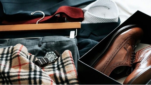 如何用褲架掛褲子