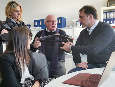 華恩為亞馬遜、京東、天貓等電商平臺供應(yīng)實木衣架，品質(zhì)優(yōu)實用性強