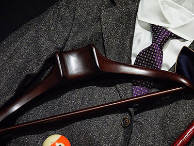 華恩專注于為Ritz酒店提供實木衣架定制，緊跟設(shè)計風(fēng)尚