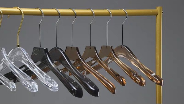 室內(nèi)掛衣服的衣架