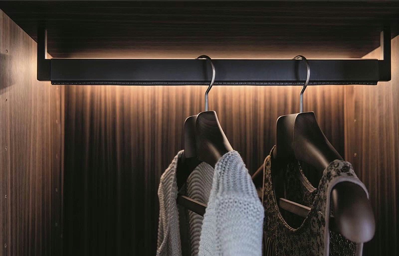 衣柜衣架選哪個(gè)材質(zhì)的好