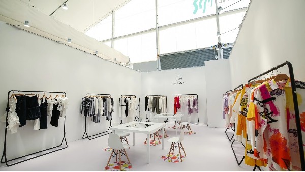 實木衣架木質(zhì)衣架