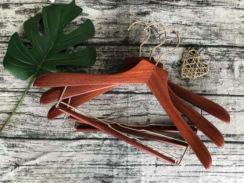 哪有出售實木的那個衣架