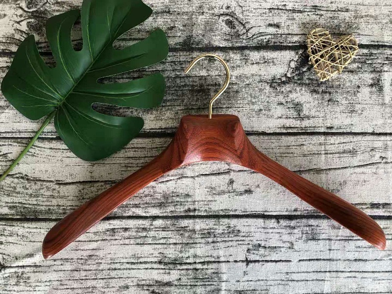 哪有出售實木的那個衣架