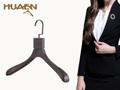 大衣柜里面服裝用什么樣衣架好看