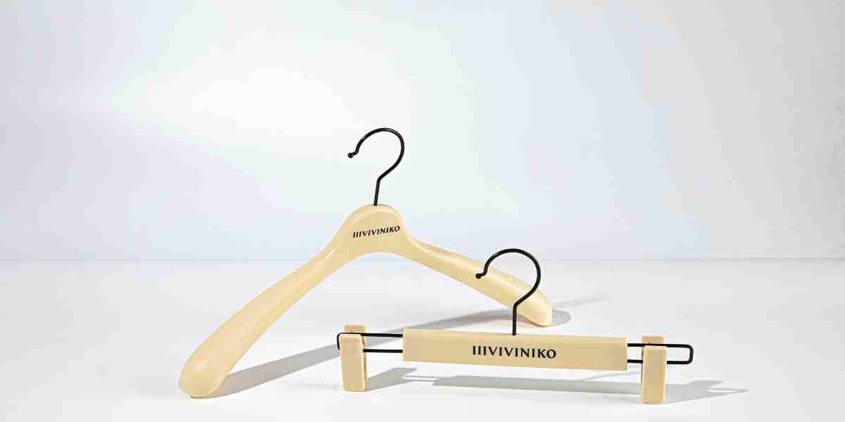 塑料衣架如何成為服裝店的隱形增長引擎