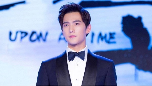 實(shí)木西服衣架