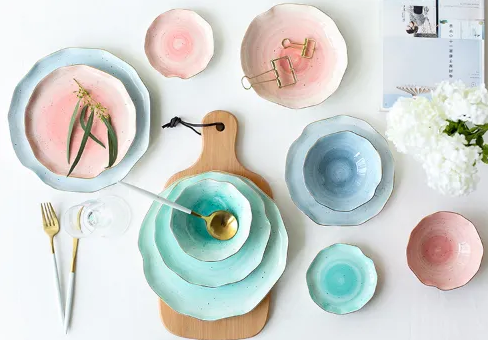 喬遷之喜送實(shí)用性禮物——餐具