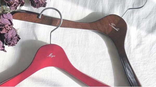 時(shí)尚實(shí)木衣架