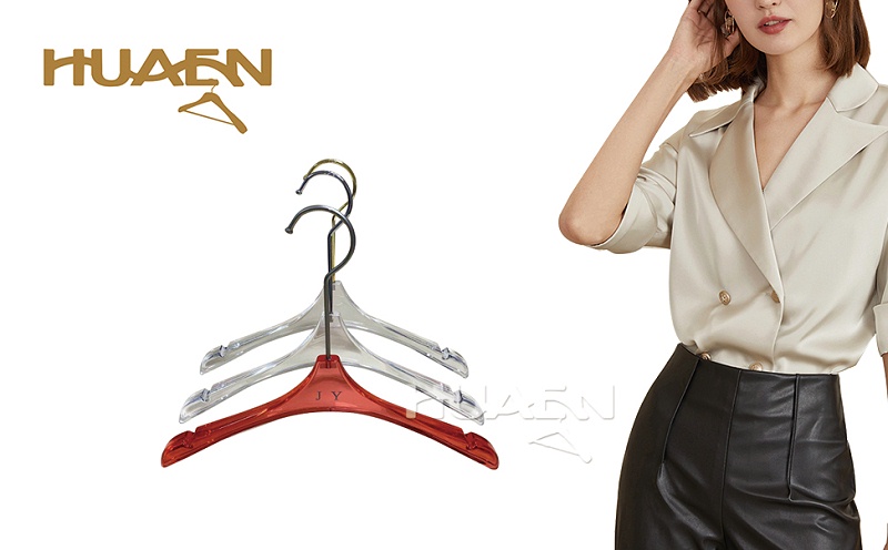 服裝店木衣架還是膠衣架好，亞克力衣架好還是木衣架好