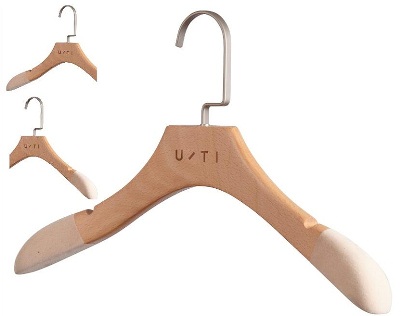 讓家居能手張柏芝來(lái)教你怎樣查看是不是實(shí)木衣架