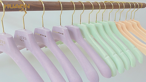 植絨衣架先別急著買！看看優(yōu)缺點(diǎn)！——華恩